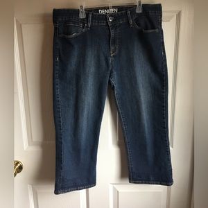 Denizen from Levi’s Denim Capri jeans size 12